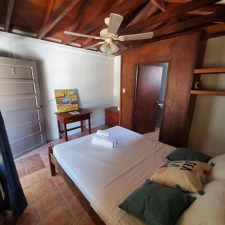 Hotel The Bounty à Caye Caulker Extérieur photo