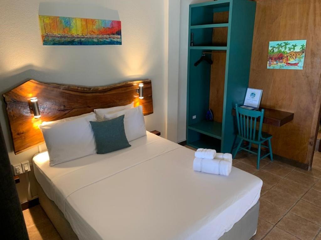 Hotel The Bounty à Caye Caulker Extérieur photo