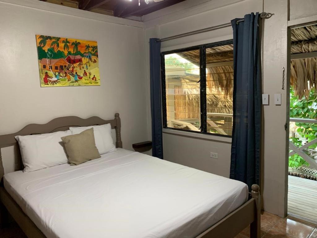 Hotel The Bounty à Caye Caulker Extérieur photo