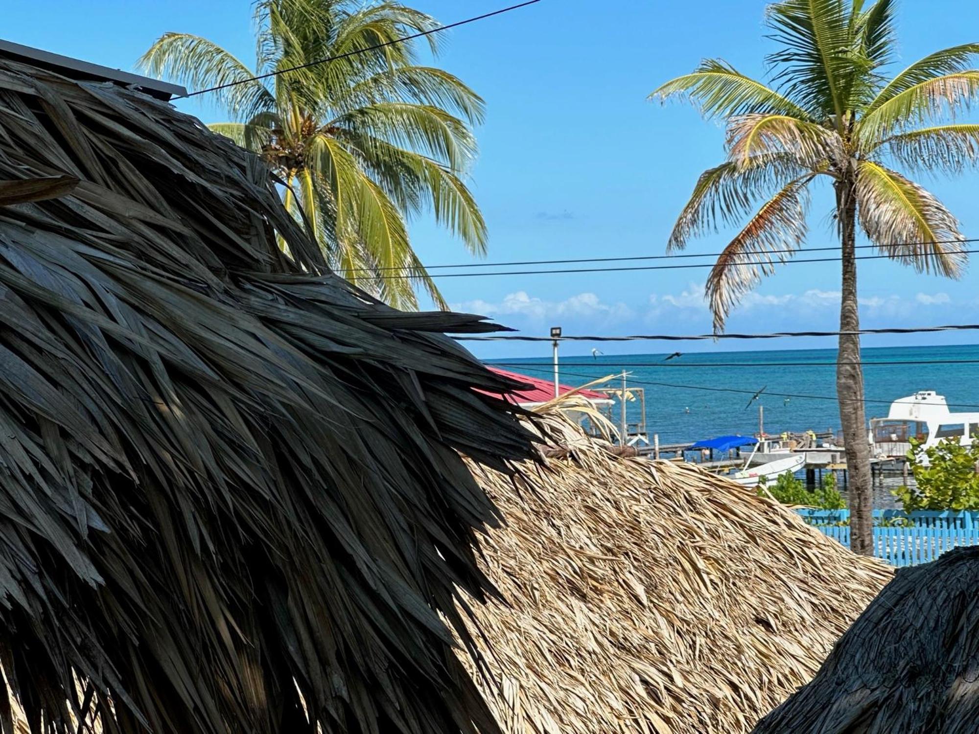 Hotel The Bounty à Caye Caulker Extérieur photo
