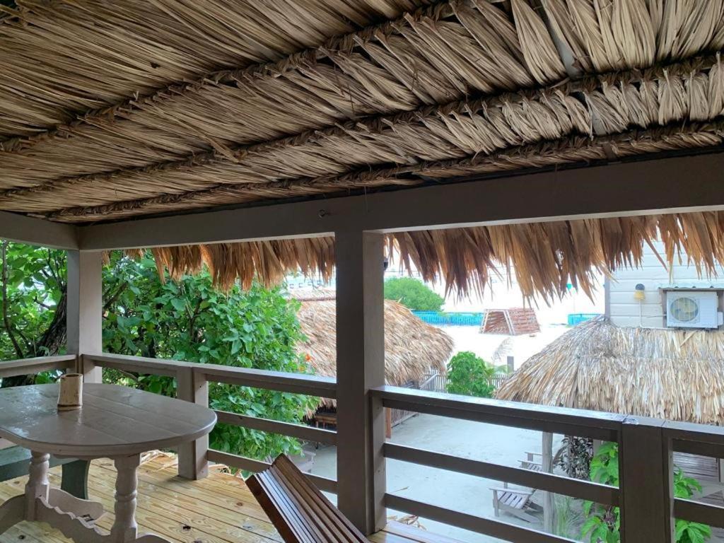 Hotel The Bounty à Caye Caulker Extérieur photo
