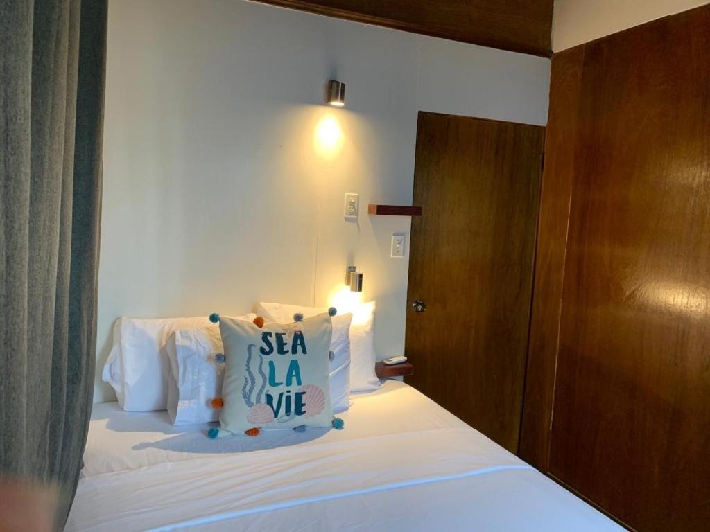 Hotel The Bounty à Caye Caulker Extérieur photo
