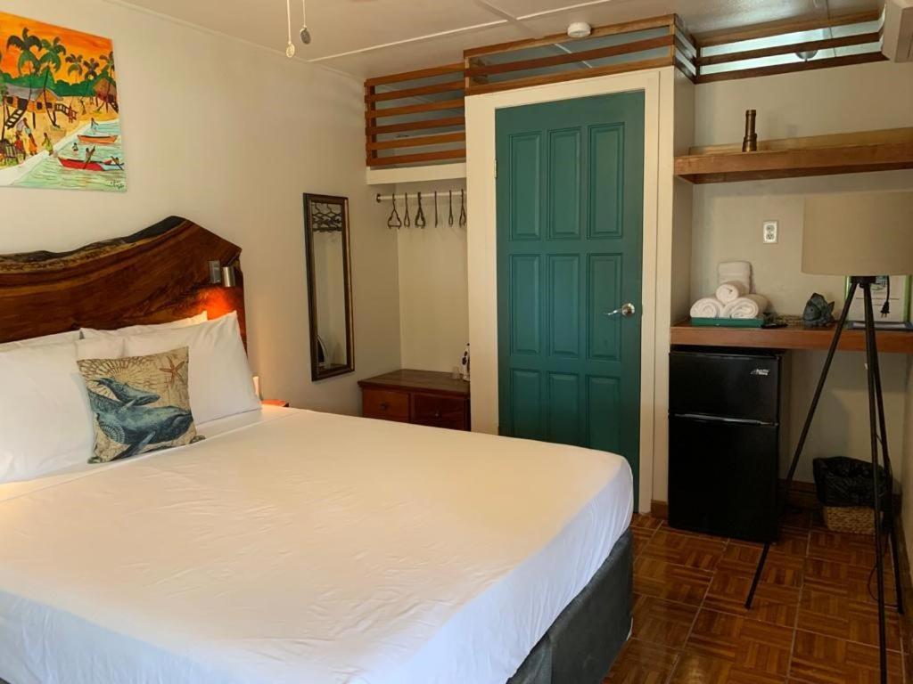 Hotel The Bounty à Caye Caulker Extérieur photo