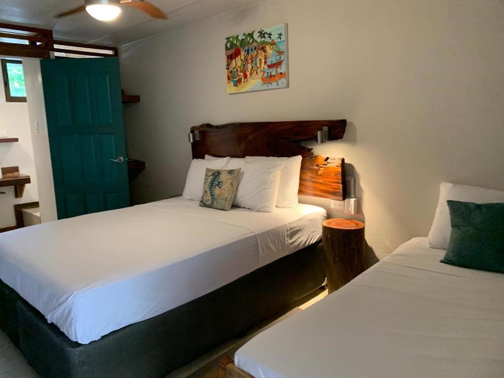 Hotel The Bounty à Caye Caulker Extérieur photo