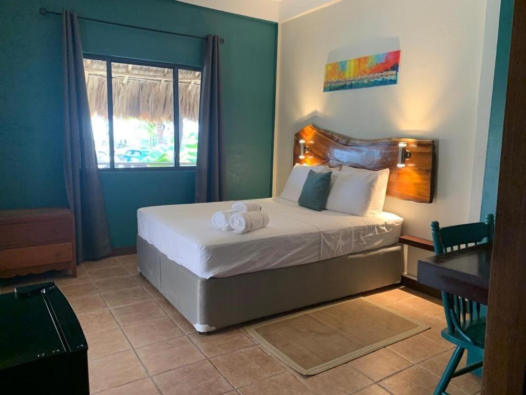 Hotel The Bounty à Caye Caulker Extérieur photo
